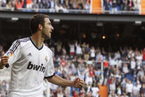 滑雪培训课程受青少年欢迎报名踊跃，滑雪 培训