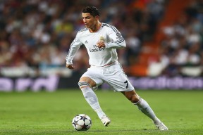 中国男篮在奋斗中不断成长，中国男篮出发