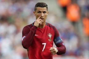 卫冕压力：上一赛季冠军开局不稳，能否调整回血？，上个赛季冠军