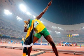 长跑国际邀请赛：肯尼亚运动员再次领跑，刷新赛场纪录，肯尼亚著名长跑运动员