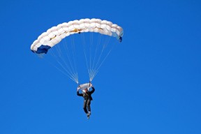 中国篮球注重伤病预防率先引入智能训练设备，中国篮球训练现状